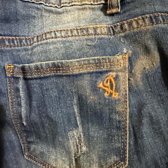 VIP DISTRESSED JEANS 5/6 - Picture 5 of 12